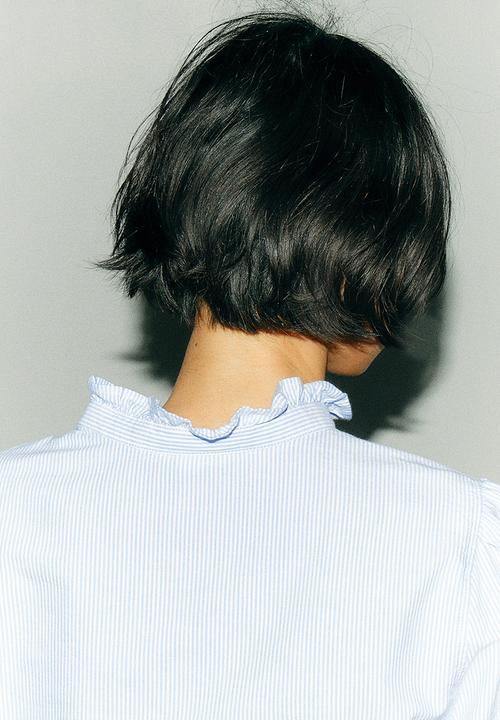 H&M - Frill-trimmed oxford blouse - blue & striped