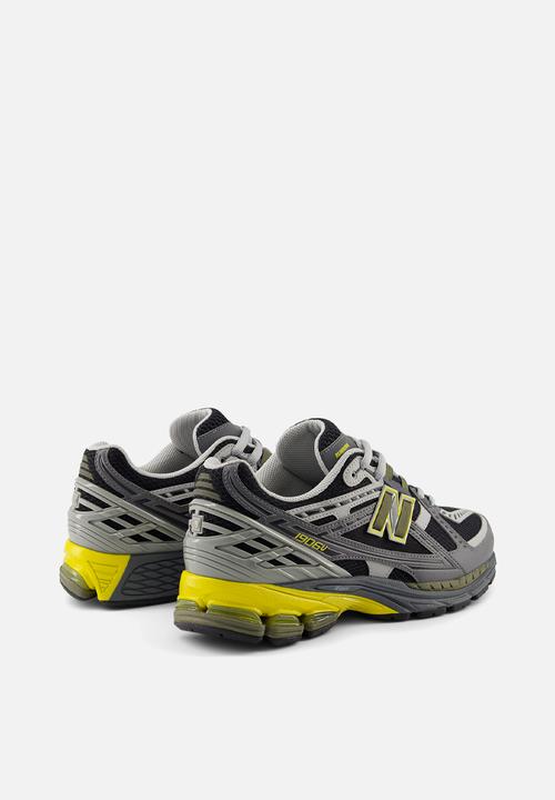 New Balance  - 1906