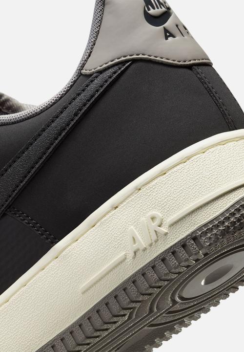 Nike - AIR FORCE 1 '07 LV8