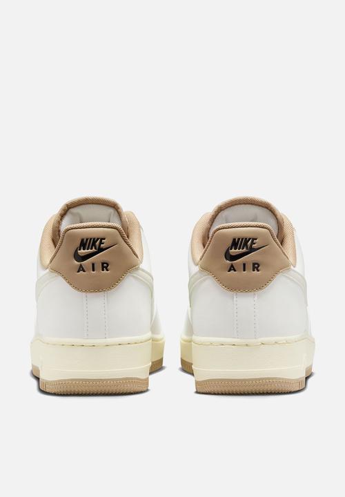 Nike - AIR FORCE 1 '07 LV8