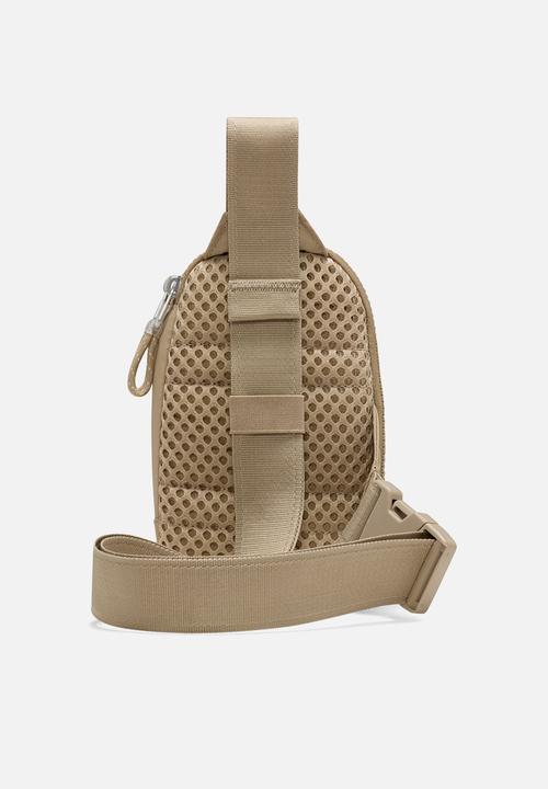 Nike - Nike Sportswear Essentials