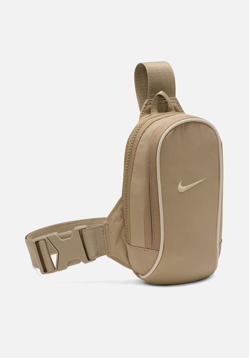 Nike - Nike Sportswear Essentials