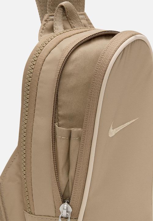 Nike - Nike Sportswear Essentials
