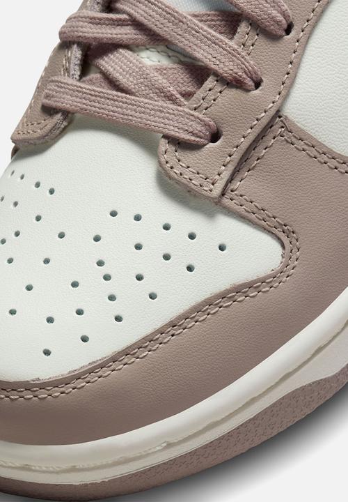Nike - Dunk Low
