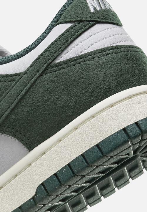 Nike - Dunk Low