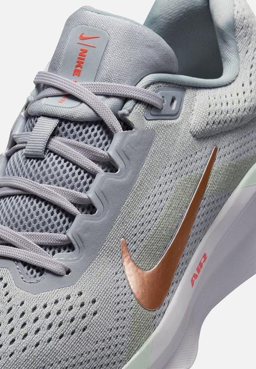 Nike - Nike Winflo 11 -  wolf grey/mtlc red bronze-olive aura