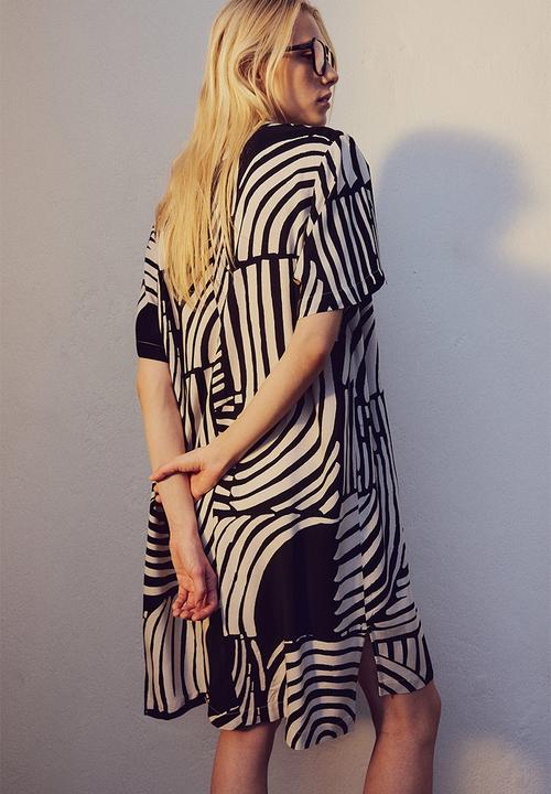 H&M - Viscose tunic dress - black patterned