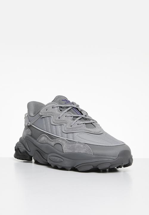 nike ozweego grey