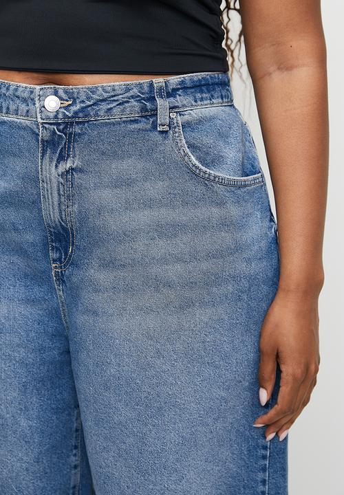 Cotton On - Plus Super Baggy Denim Jort - Blue Haze