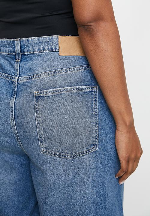 Cotton On - Plus Super Baggy Denim Jort - Blue Haze