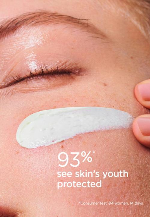 Clarins - Youth-protecting Sunscreen Very High Protection SPF50+