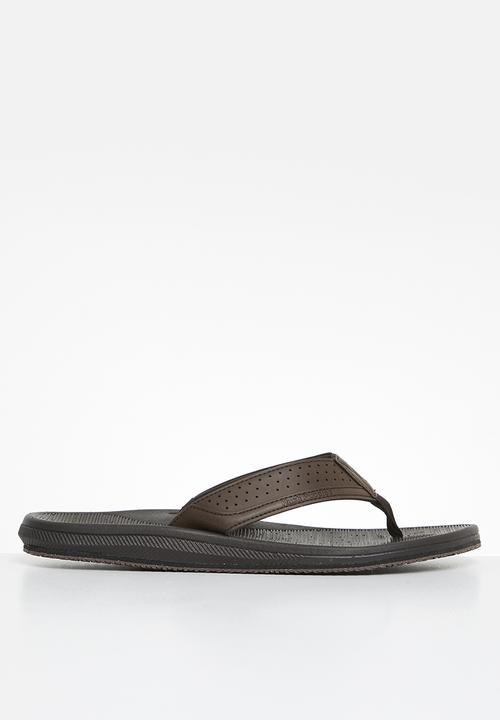 Hush Puppies - Strut - brown