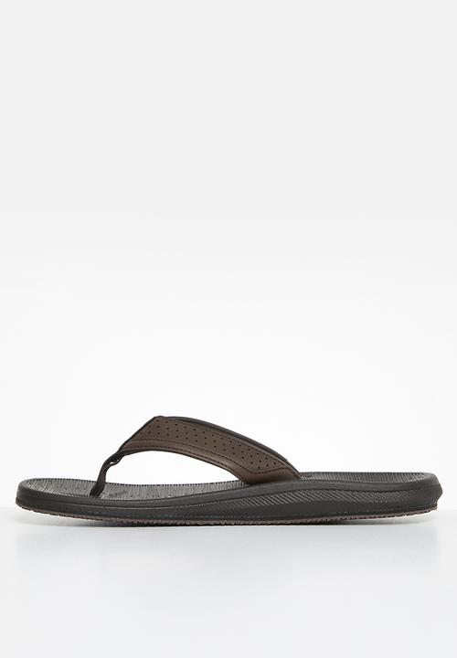 Hush Puppies - Strut - brown