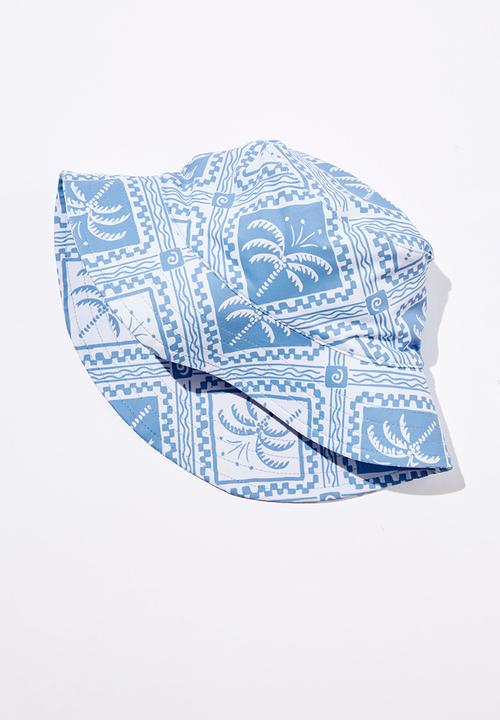 Cotton On - Swim bucket hat - dusk blue/tile palm