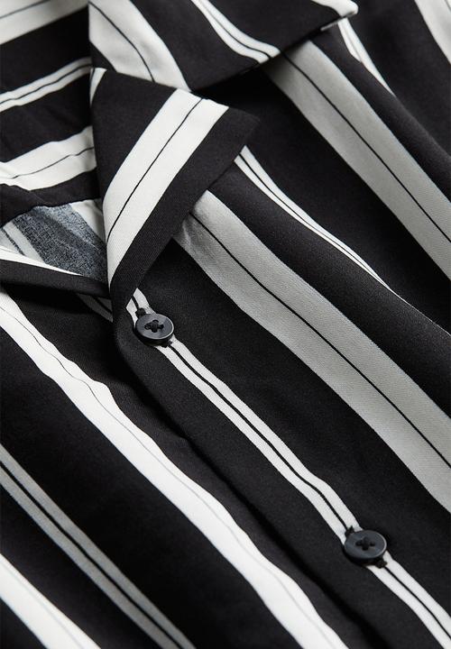 H&M - Patterned resort shirt - black & white striped 