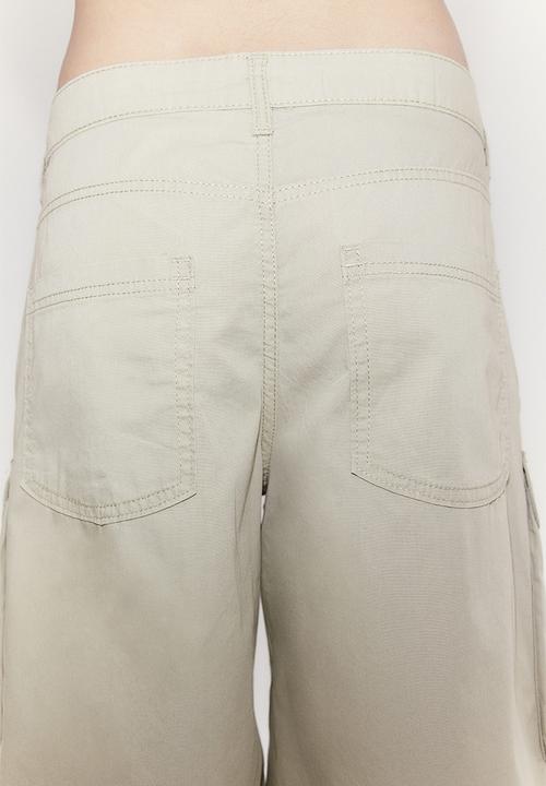 H&M - Canvas cargo shorts - light khaki green