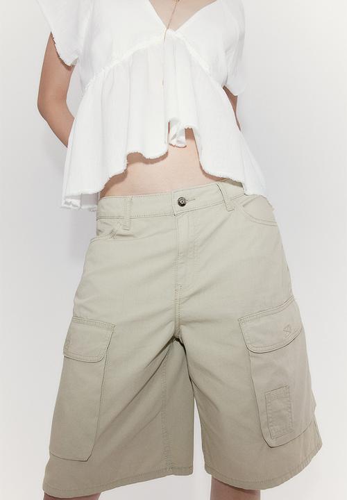 H&M - Canvas cargo shorts - light khaki green