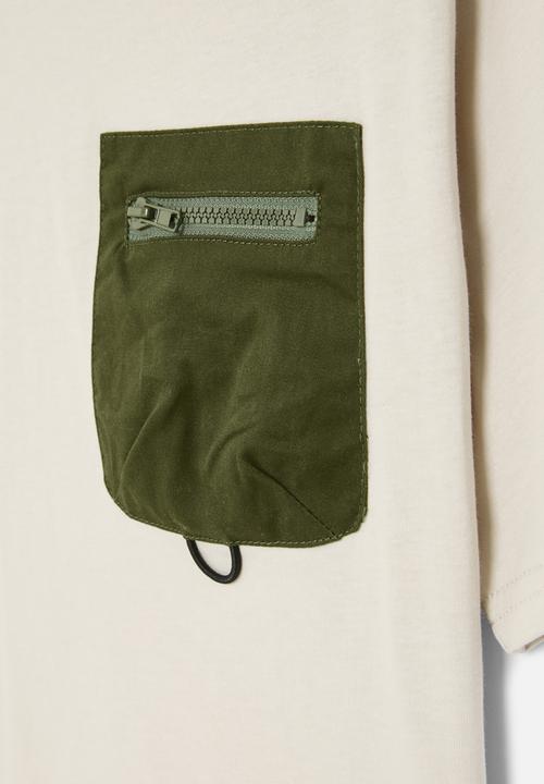 Pop Candy - Zip pocket tee - off white & green