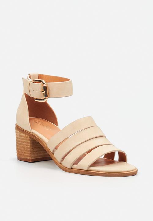 Miss Black - Seranno 3 block heel - beige