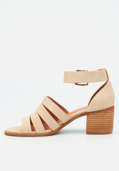 Miss Black - Seranno 3 block heel - beige