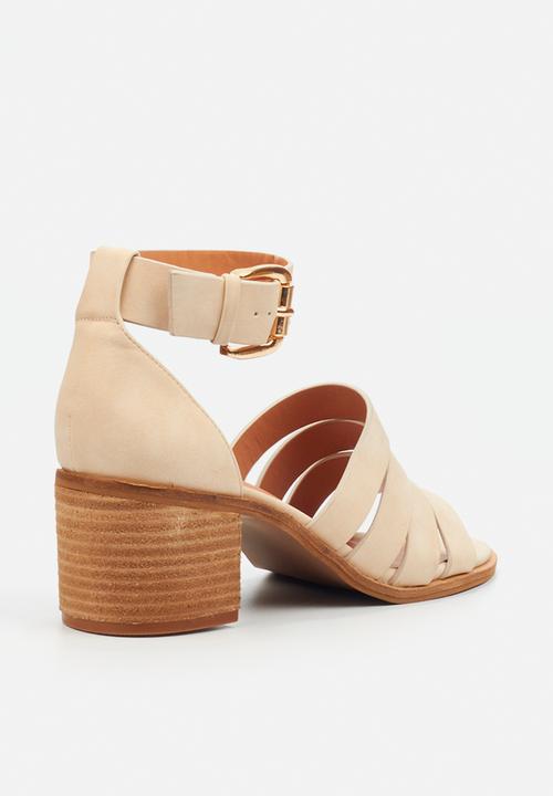 Miss Black - Seranno 3 block heel - beige