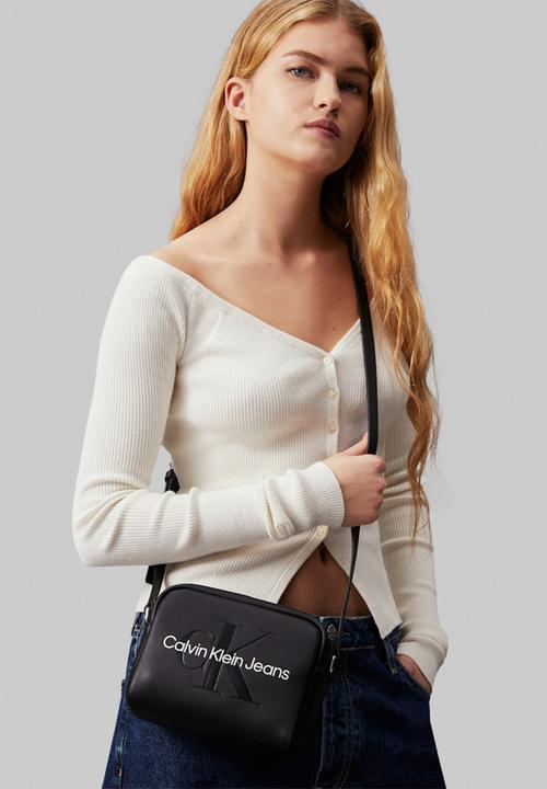 Calvin Klein - Scuplted camera bag - black