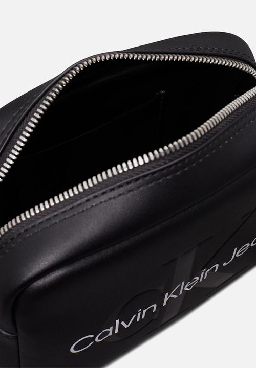 Calvin Klein - Scuplted camera bag - black