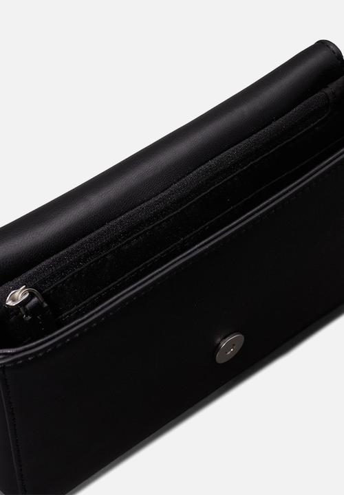 Calvin Klein - Scuplted flap phone - black
