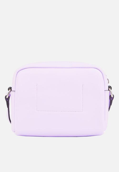 Calvin Klein - Scuplted camera bag - pastel lilac