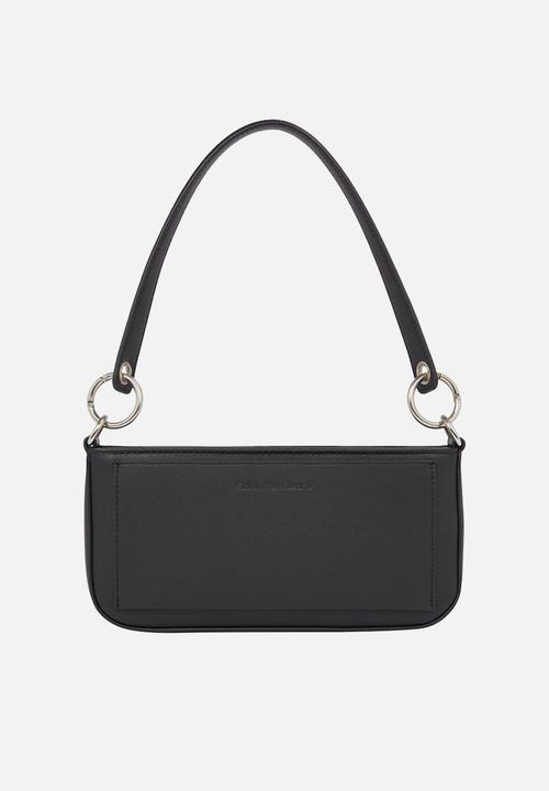 Calvin Klein - Scuplted shoulder bag - black