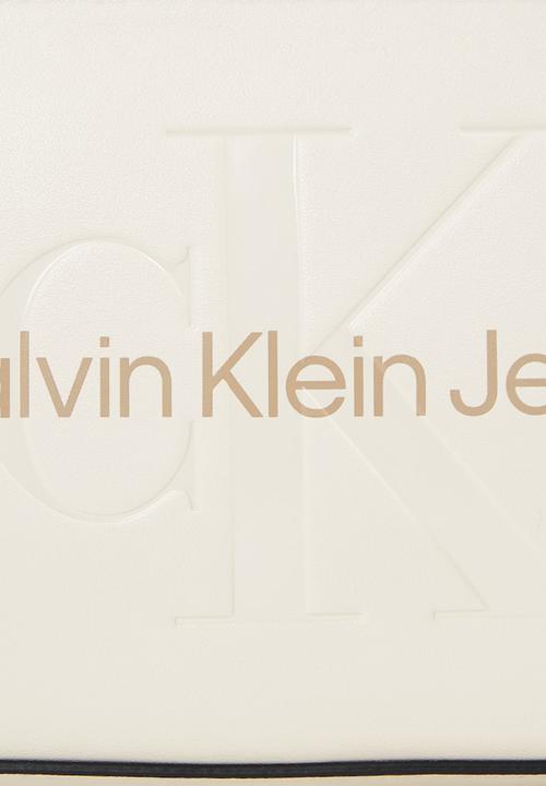 Calvin Klein - Scuplted shoulder bag - eggshell