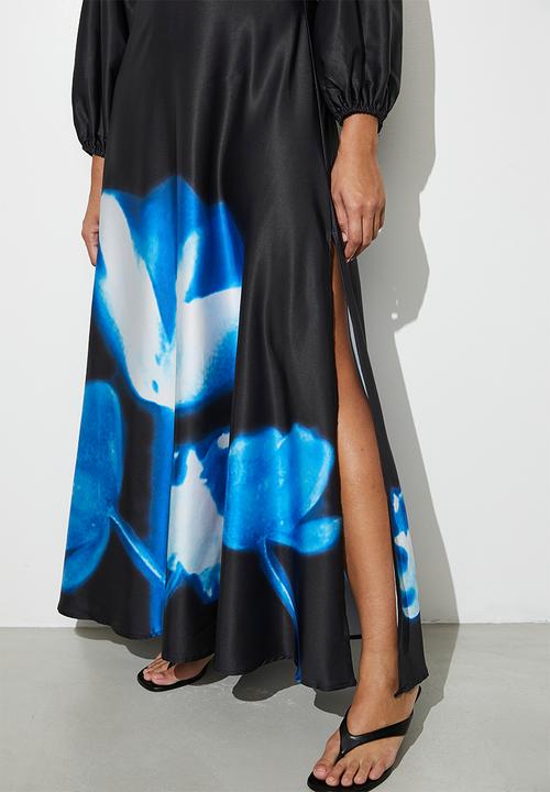 VELVET - Balloon sleeve statement dress with high slit - black abstract