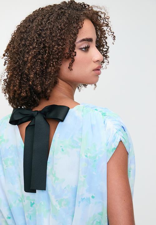 MILLA - Printed sheer back tie top - blue floral
