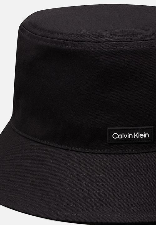 Calvin Klein - Essential patch bucket - black