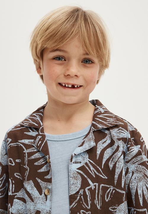 Cotton On - Cabana short sleeve shirt - hot choccy & dusk blue palm foliage