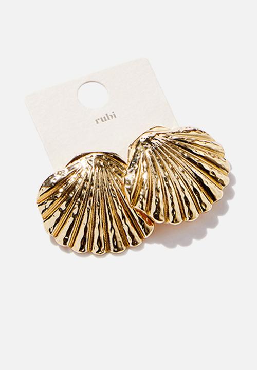 Rubi - Mid charm earring - up shell gold