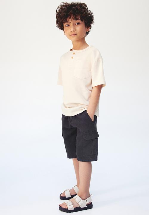 H&M - Linen-blend cargo shorts - black