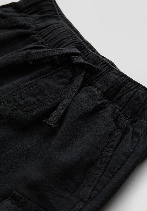 H&M - Linen-blend cargo shorts - black