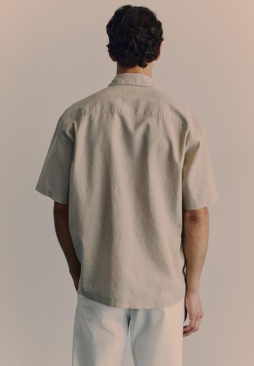 H&M - Loose fit short-sleeved linen-blend shirt - beige