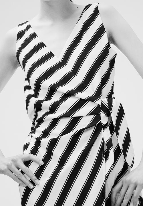 H&M - Textured wrap dress - black & white striped