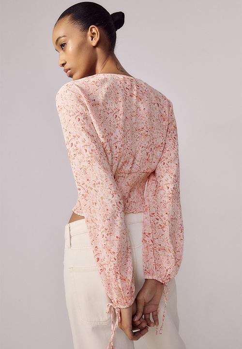 H&M - Cropped v-neck blouse - light pink/patterned -