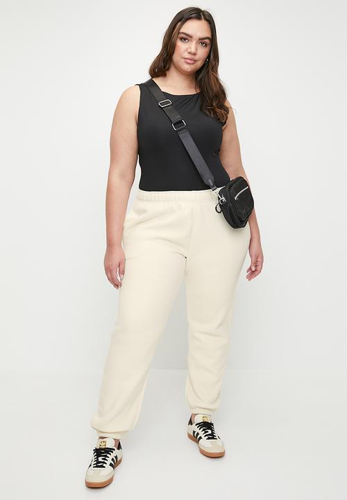 Cotton On - Plush Essential Gym Trackpant - Coconut Milk