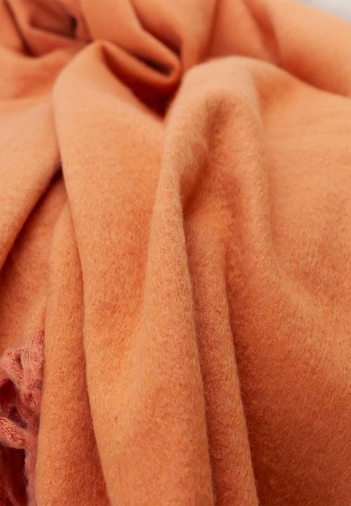 Linen House - Embrace Throw - Coral Blossom