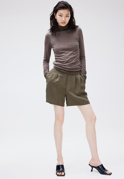 H&M - Knee-length shorts - dark khaki green