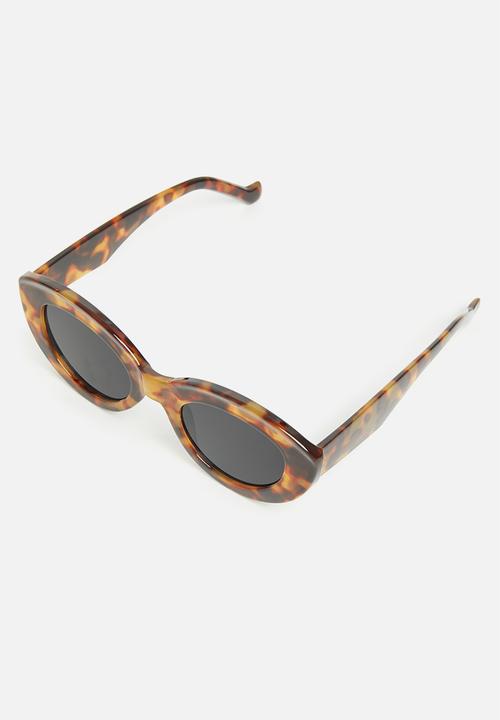 Superbalist - Paris cateye sunglasses - brown