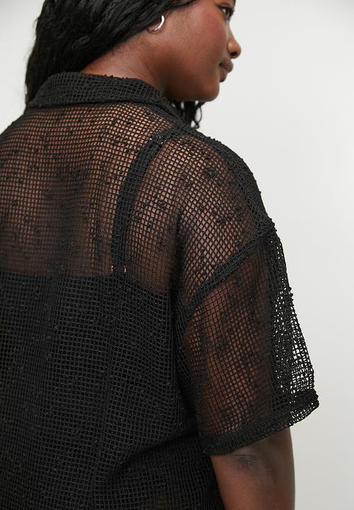 Cotton On - Plus The Essential Short Sleeve Beach Shirt - Black/Open Mesh