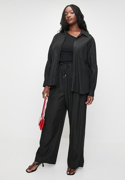 Me&B - Plus linen one pocket shirt - black