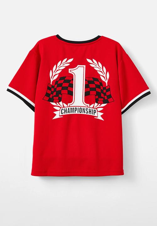 Cotton On - Pit stop short sleeve collar tee - varsity red/montecarlo