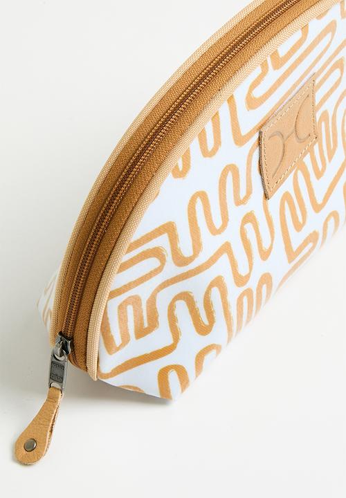 Thandana - Half moon travel pouch Laminated Fabric - Geo Sand