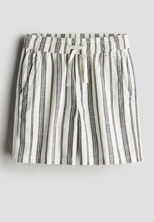 H&M - Loose fit shorts - white striped